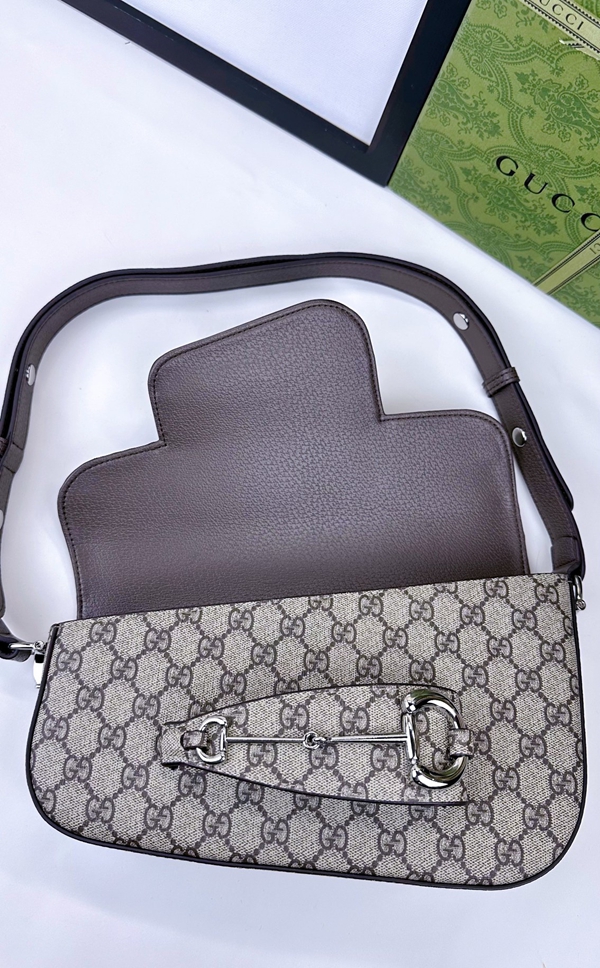 激安グッチバッグコピー着用イメージ